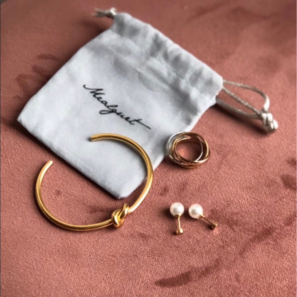 NEW | Gold Love Knot Minimalist Bangle Bracelet